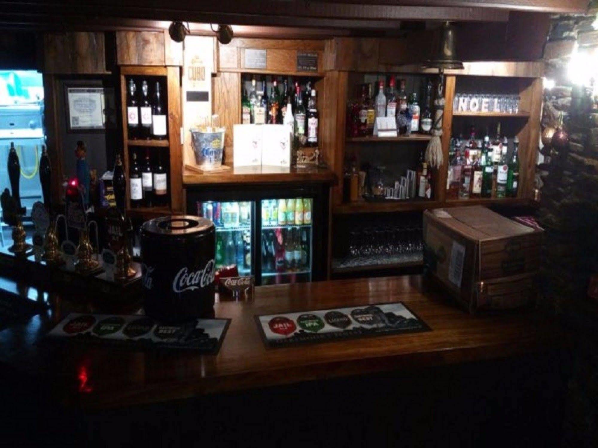 The Dolphin Inn Kingsbridge  Eksteriør billede